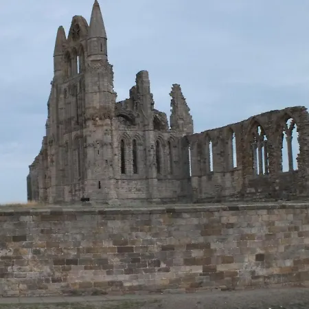 Beyond The Harbour Holiday home Whitby